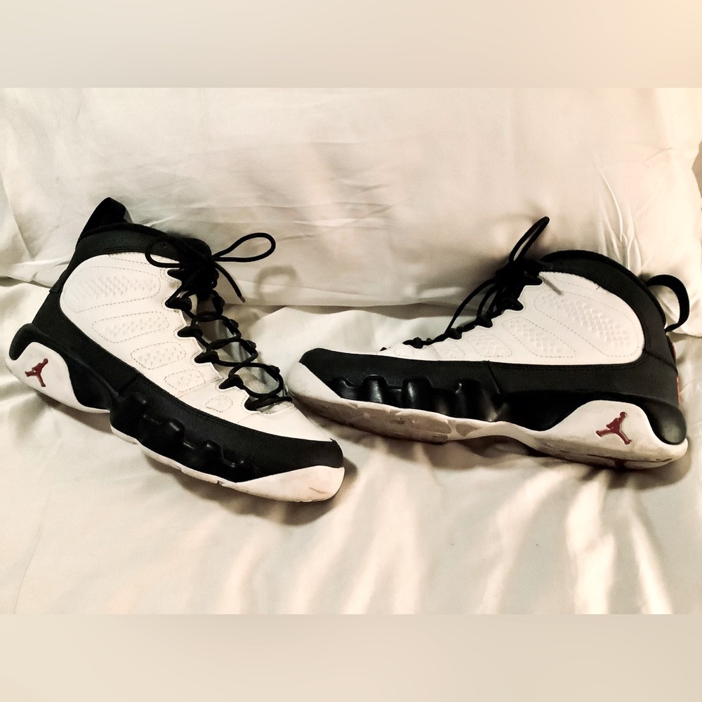 Air Jordan 9 Retro White & Black Sz. 6.5 Youth & Mens / 8 Women’s - Picture 5 of 10